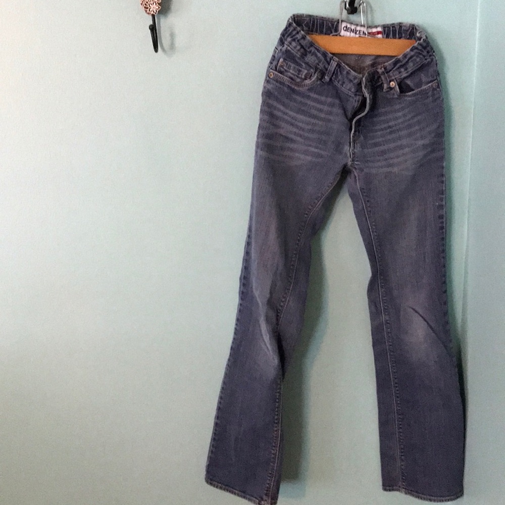 Lightly worn denizen/Levi’s boot-cut blue jeans.